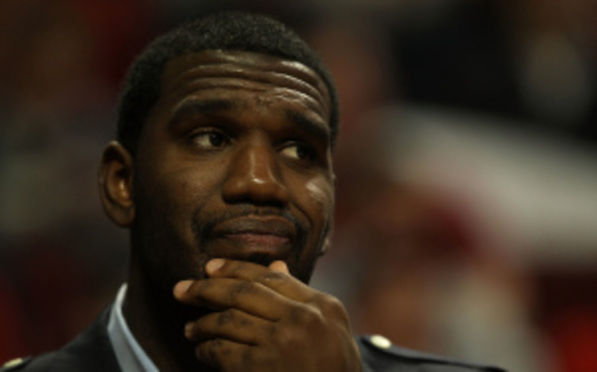 Greg Oden will give "legit consideration" to the Mavs. (Jonathan Daniel/Getty Images)