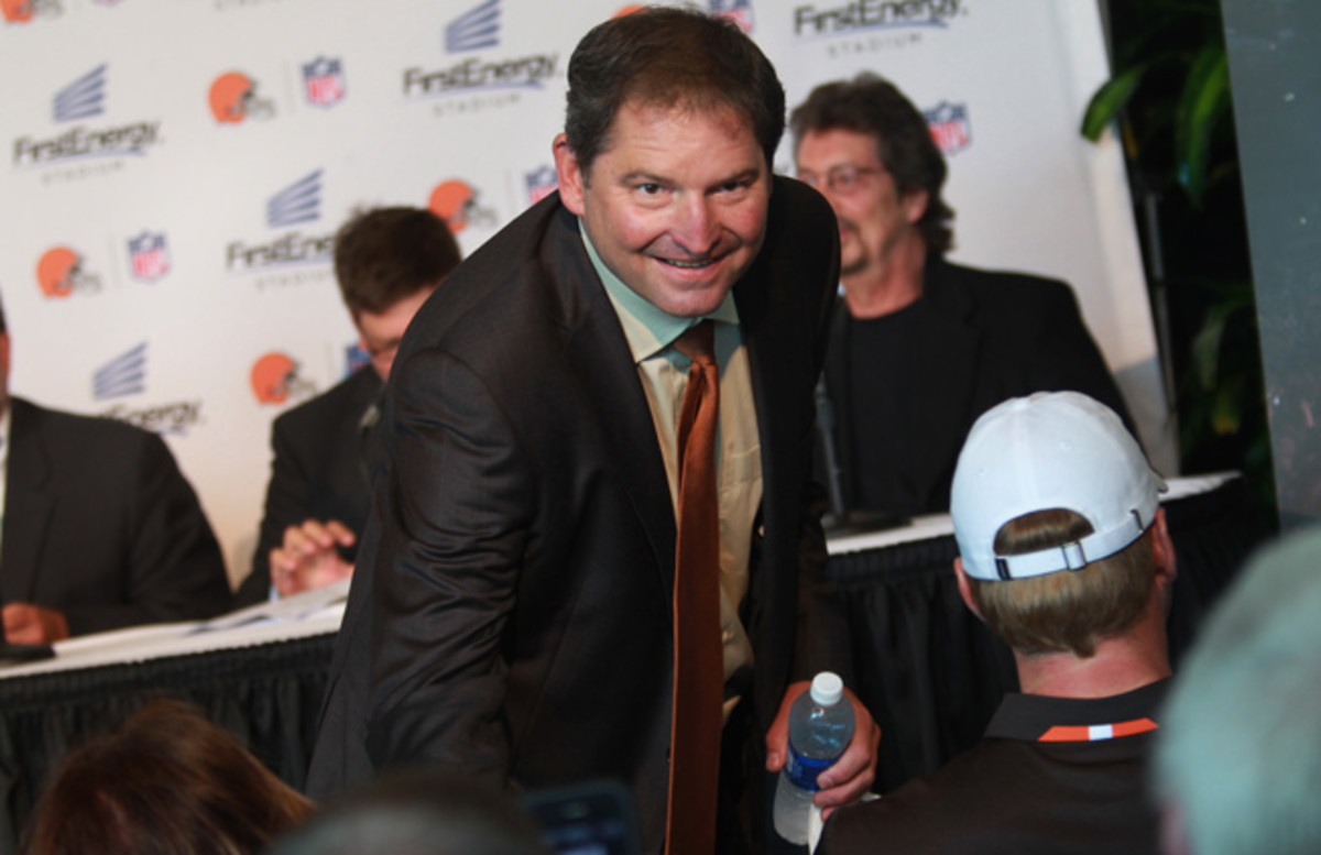Former Browns quarterback Bernie Kosar was arrested early Sunday morning for on a DUI charge.