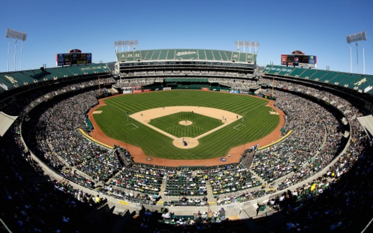 The A's and Mariners were forced to shower together after a raw sewage leak at Oakland's stadium. (Ezra Shaw/Getty Images)