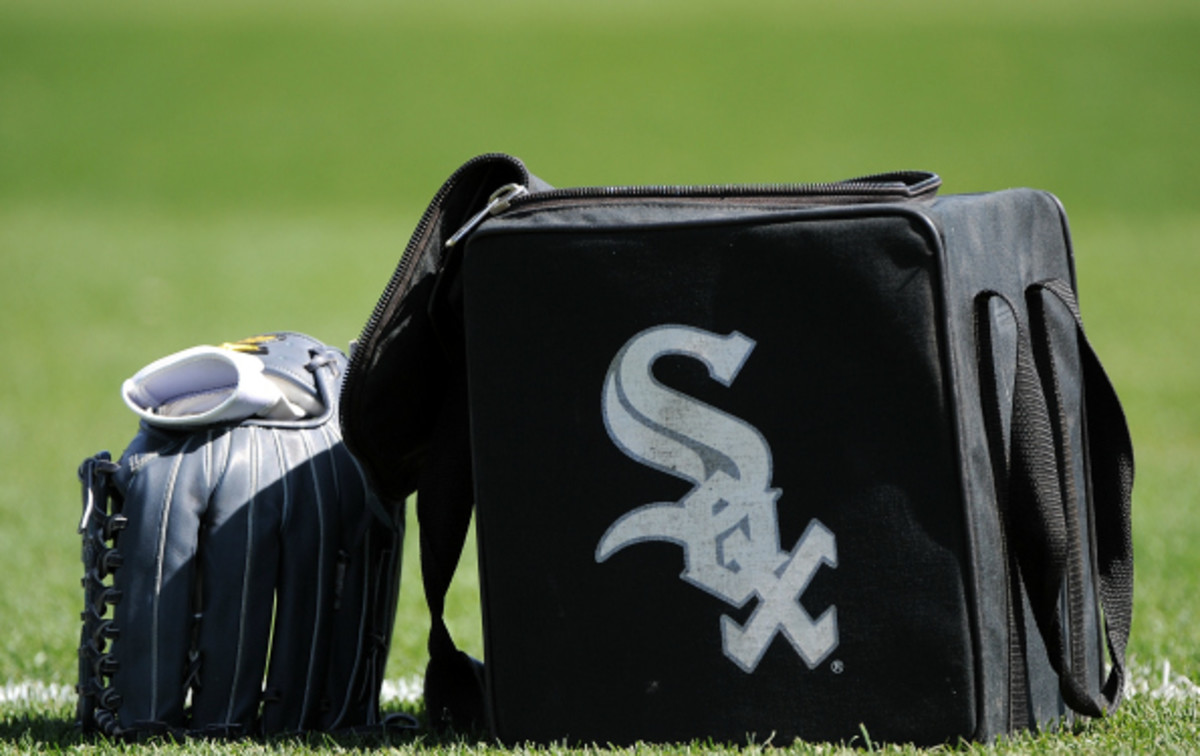 3 former White Sox scouts have been charged with falsely inflating bonuses for kickbacks. (Lisa Blumenfeld/Getty Images)