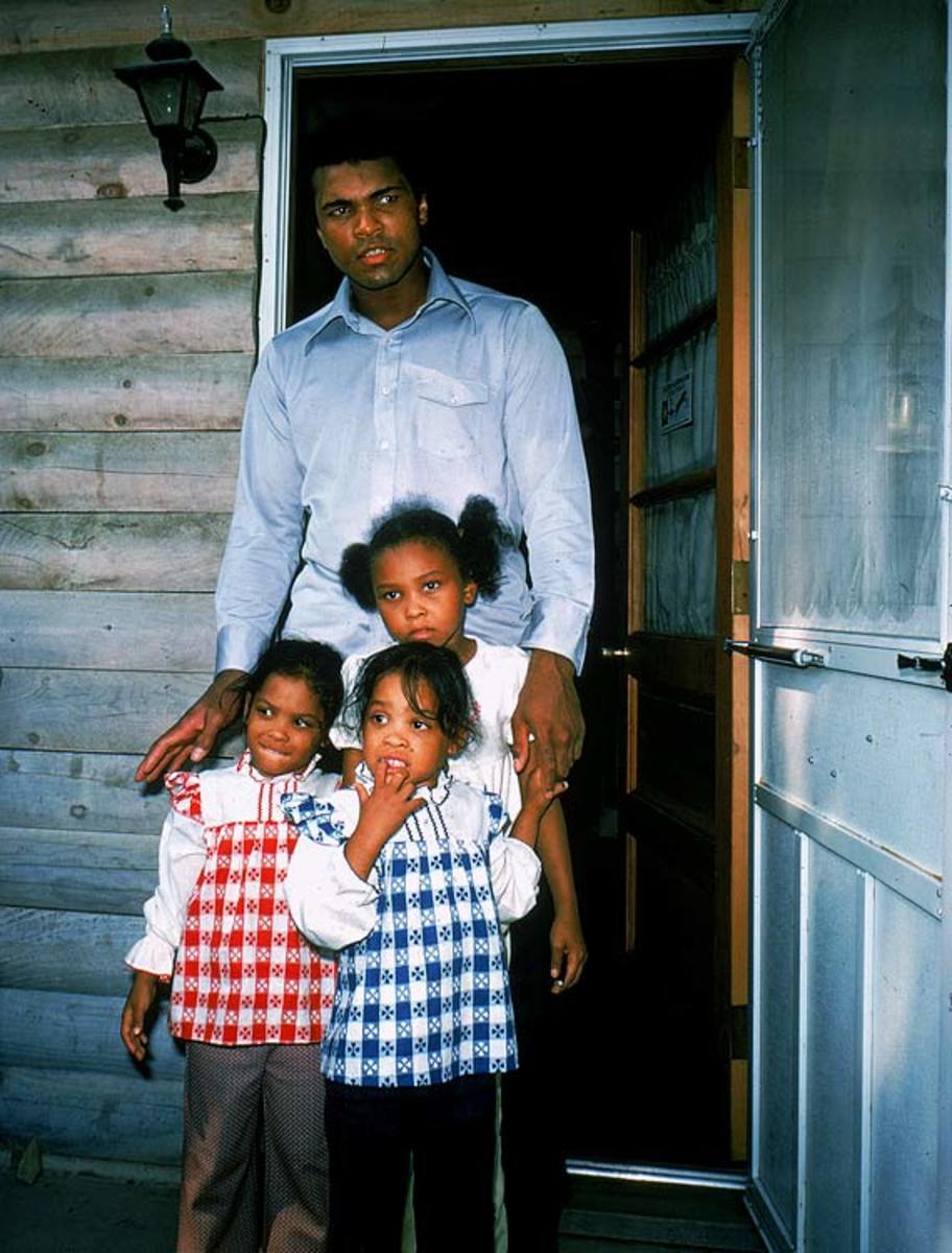 1972-muhammad-ali-kids.jpg