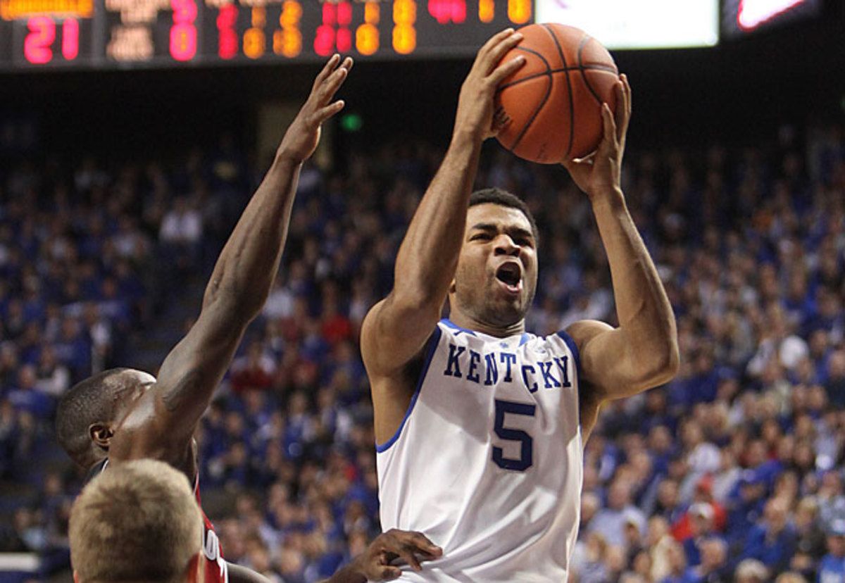 Andrew Harrison had 18 points as the Wildcats knocked off archrival Louisville on Saturday.