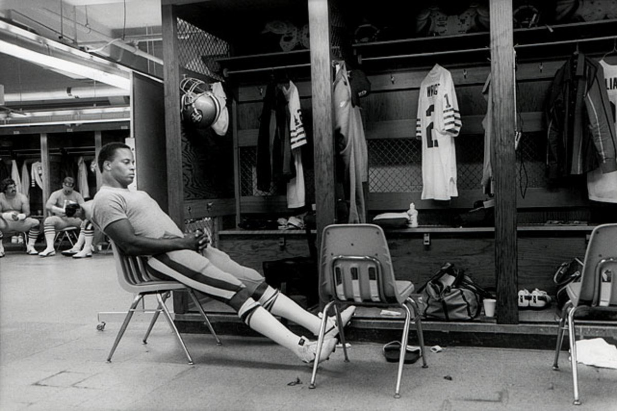 ronnie-lott-locker-room.jpg