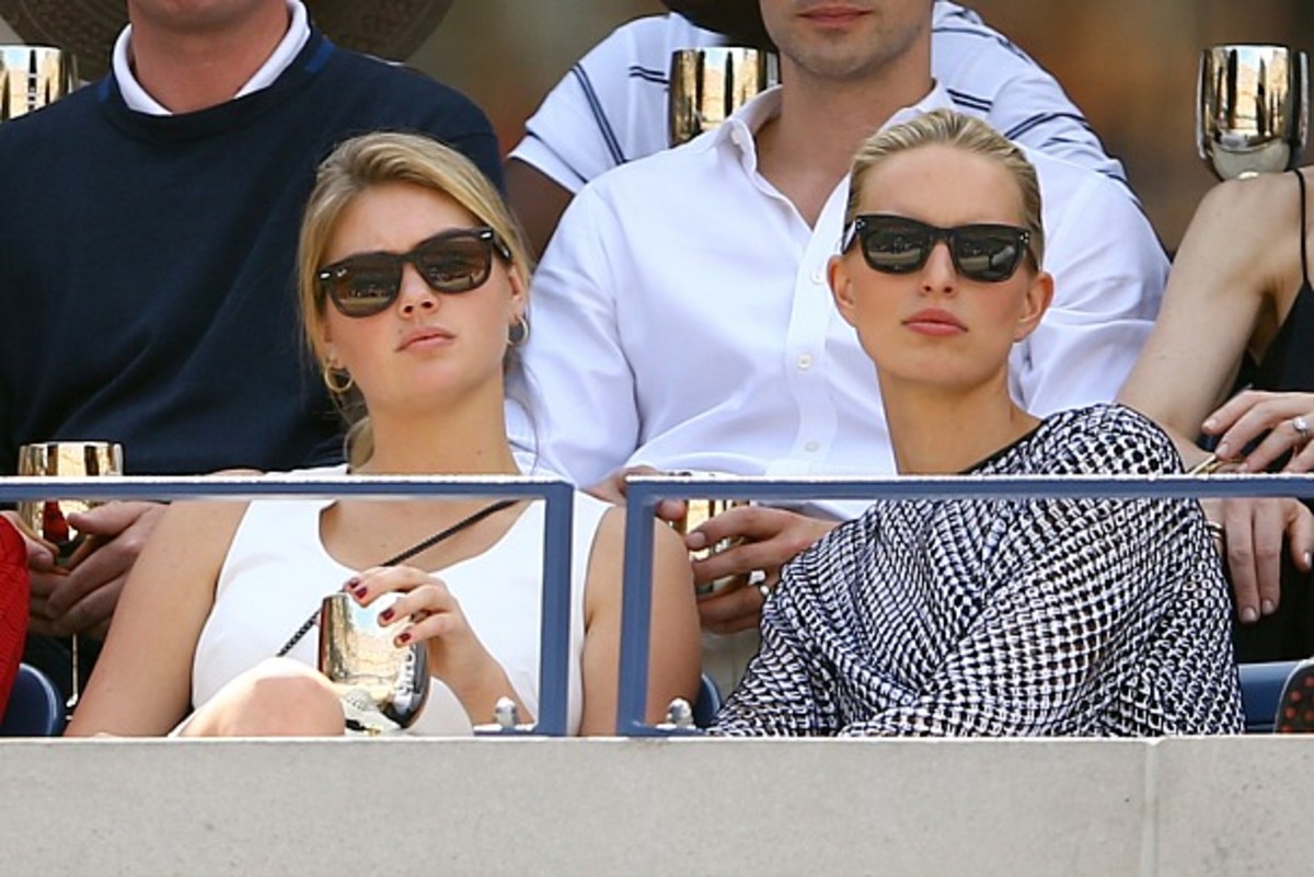 Kate Upton watches the men's semifinal. (Al Bello/Getty Images)