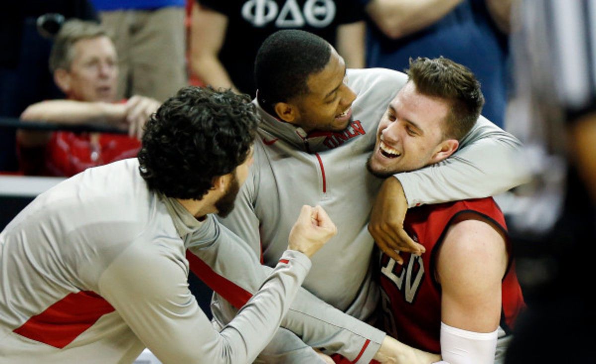 Katin Reinhardt and the Rebels show some togetherness.