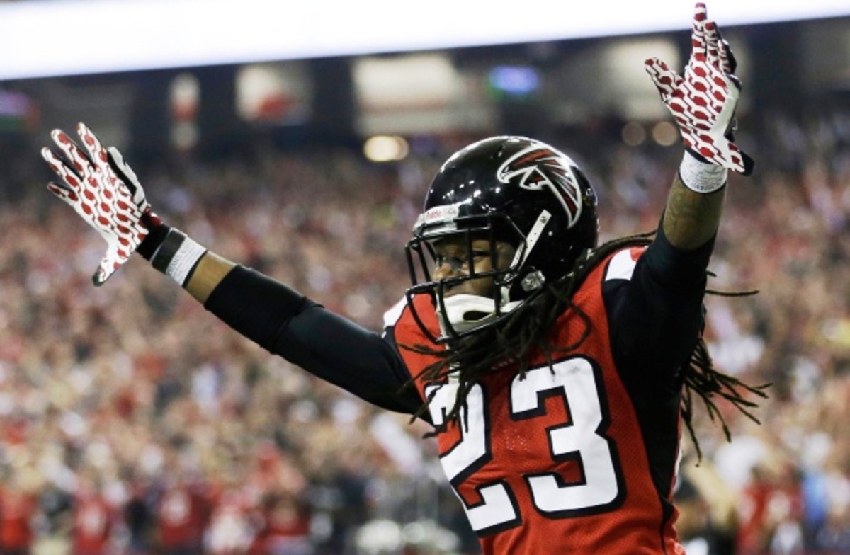 Dunta Robinson could play multiple roles for the Kansas City Chies next season. (David Goldman/AP)