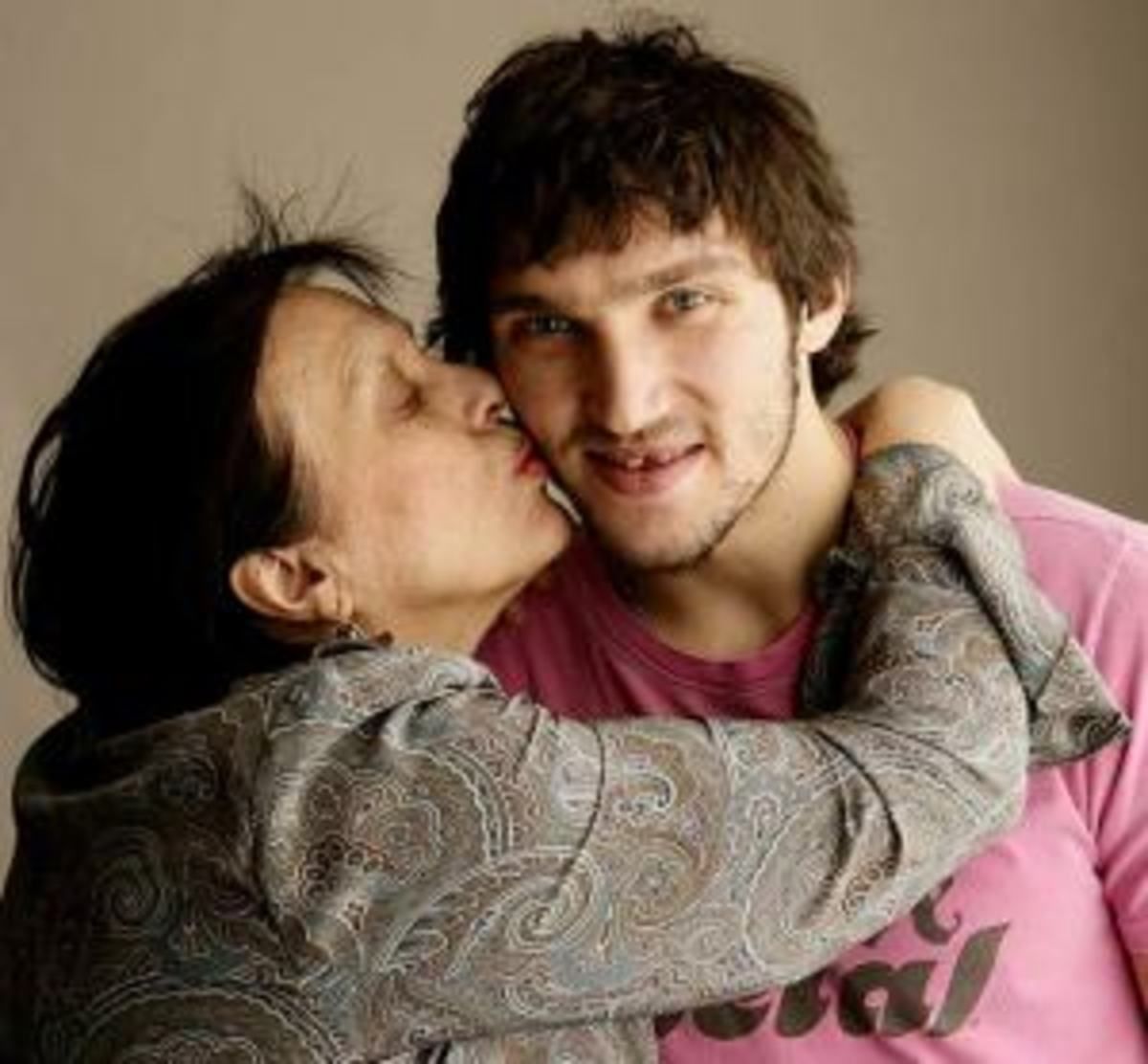 alex-ovechkin-mom-tatiana-op80-531