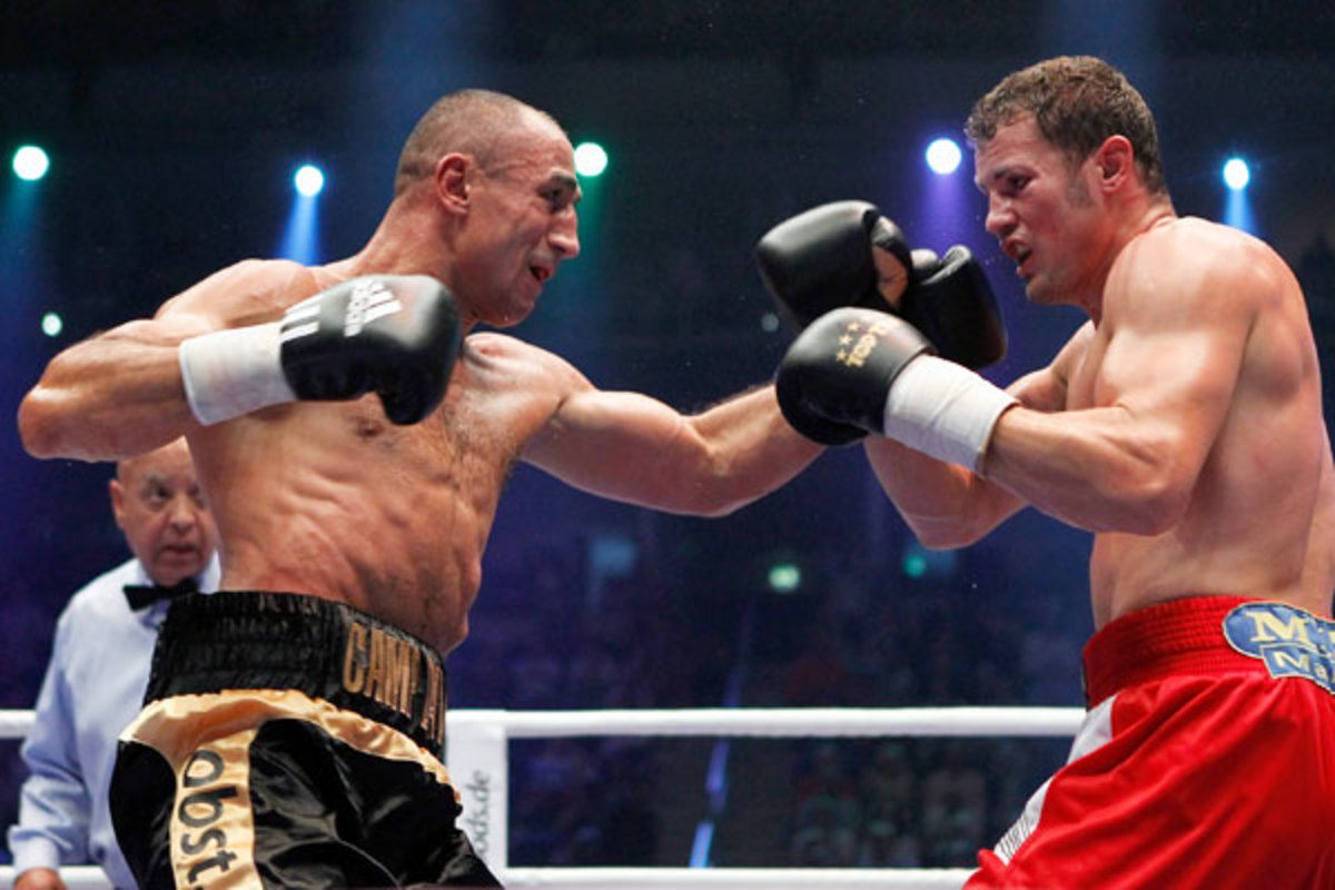 Arthur Abraham (left) defeated Robert Stieglitz in a close decision in Aug. 2012. (Boris Streubel/Getty Images)