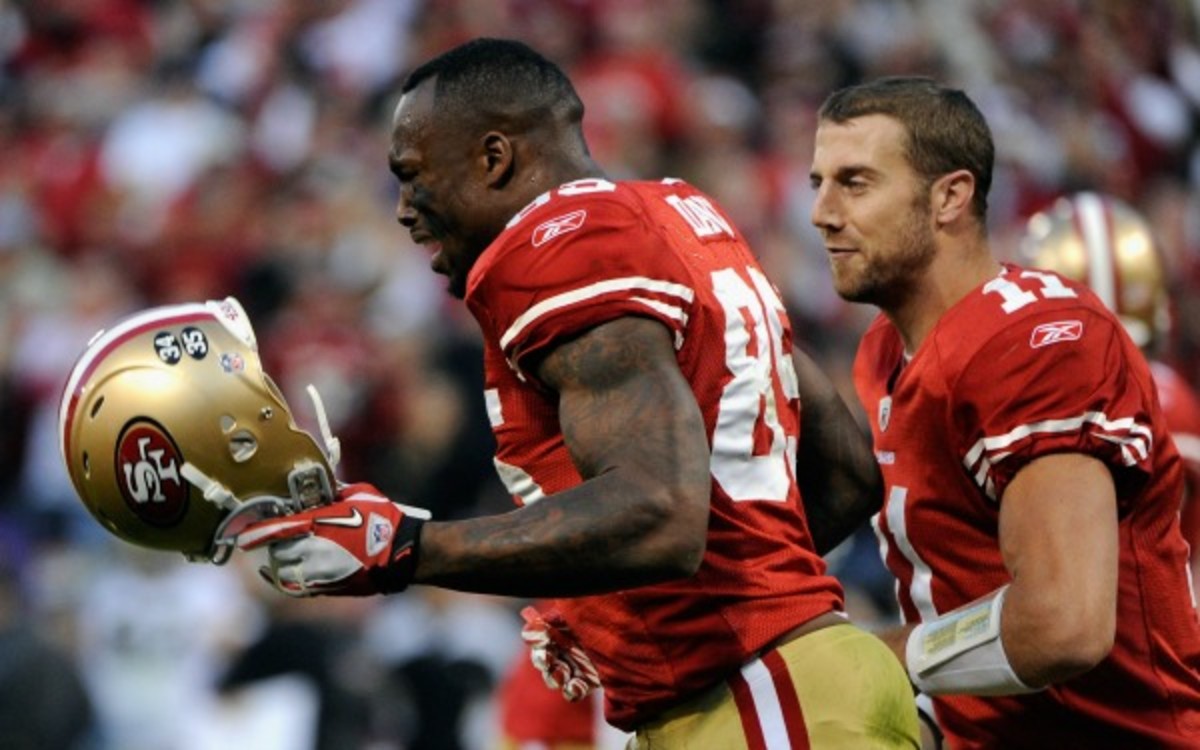 Vernon Davis is out with a concussion, per the 49ers. (Thearon W. Henderson/Getty Images)