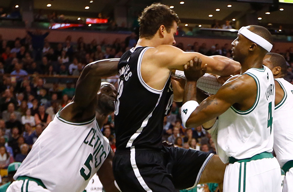 Celtics reportedly agree to trade Kevin Garnett and Paul Pierce