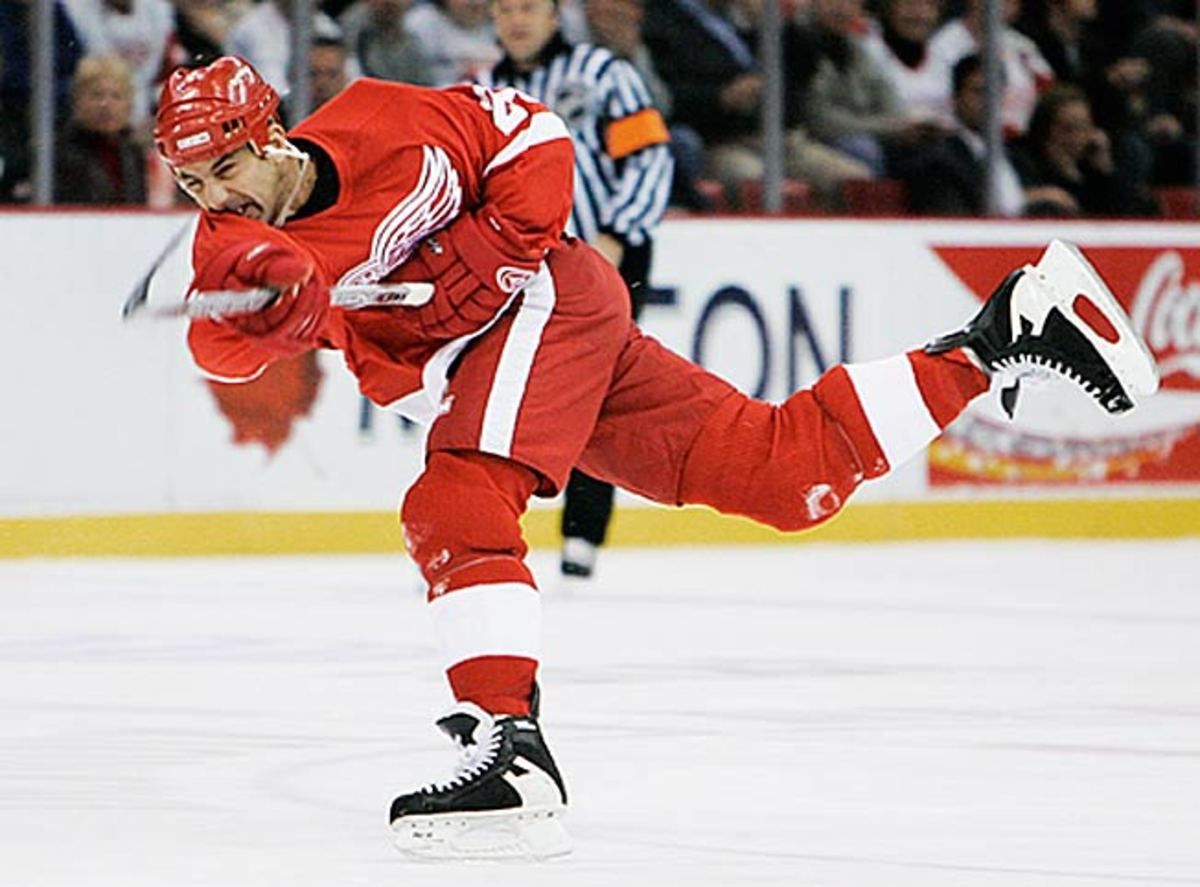 First ballot Hall of Famer Chris Chelios played 23 NHL seasons and won three Norris Trophies.