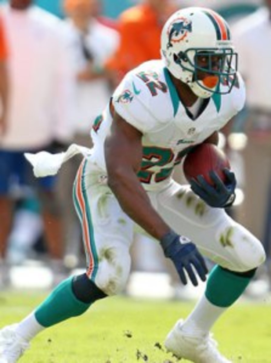 Reggie Bush has plenty of suitors in free agency, but the Dolphins aren't one of them. (Tom DiPace/AP)