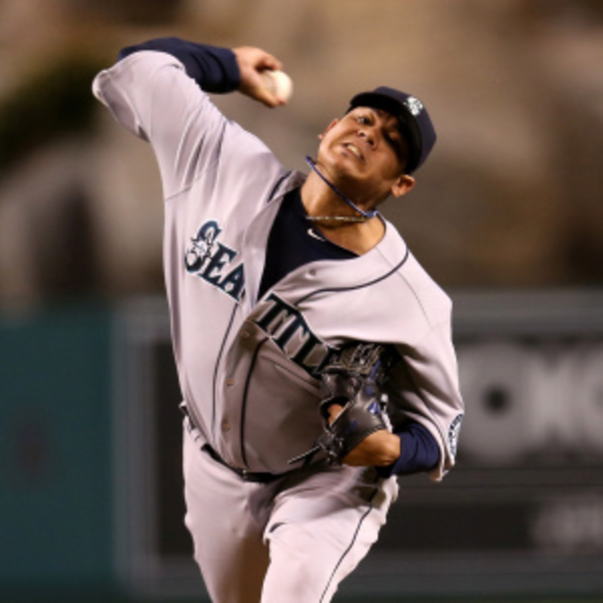 The Seattle Mariners are weighing a $100 million extension for Felix Hernandez. (Stephen Dunn/Getty Images)