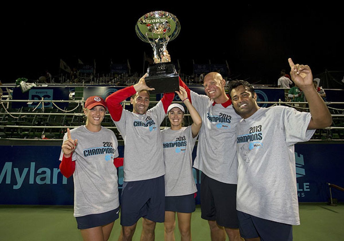 Martina Hingis (center) won three matches to help lift the Kastles to the World TeamTennis title.
