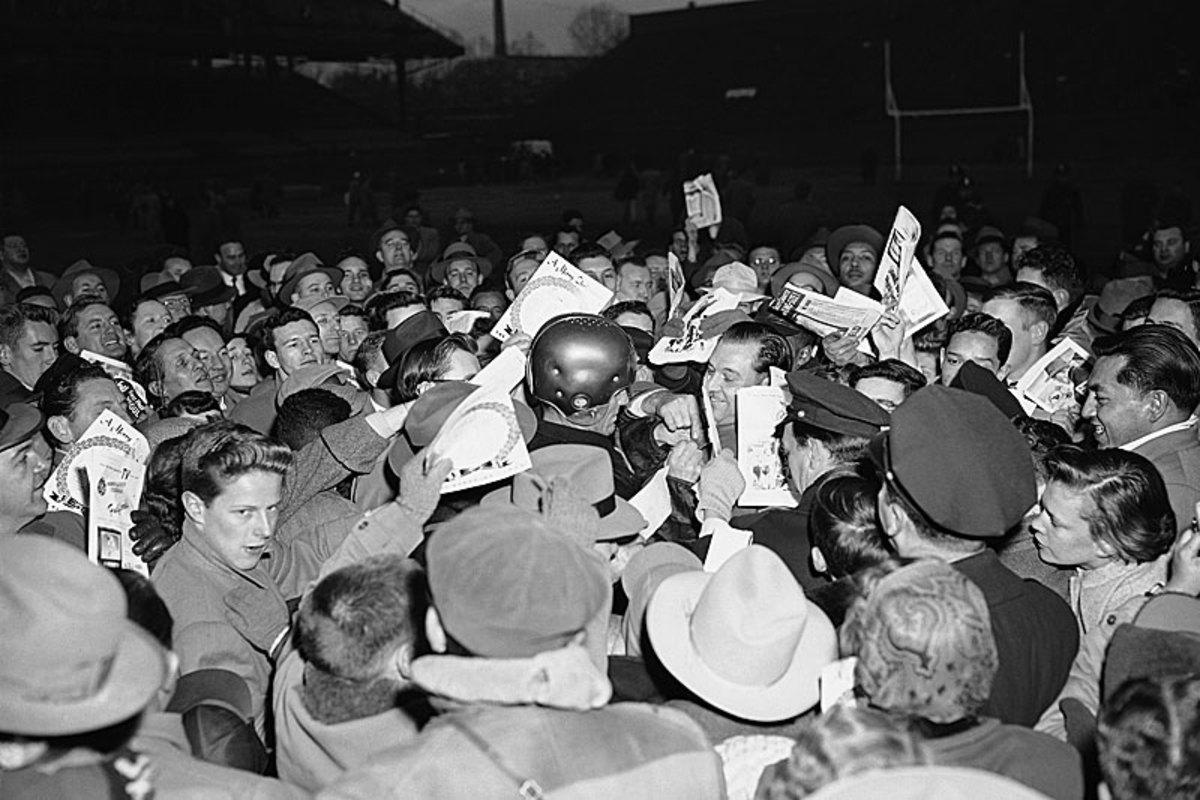 sammy-baugh-fans-800.jpg