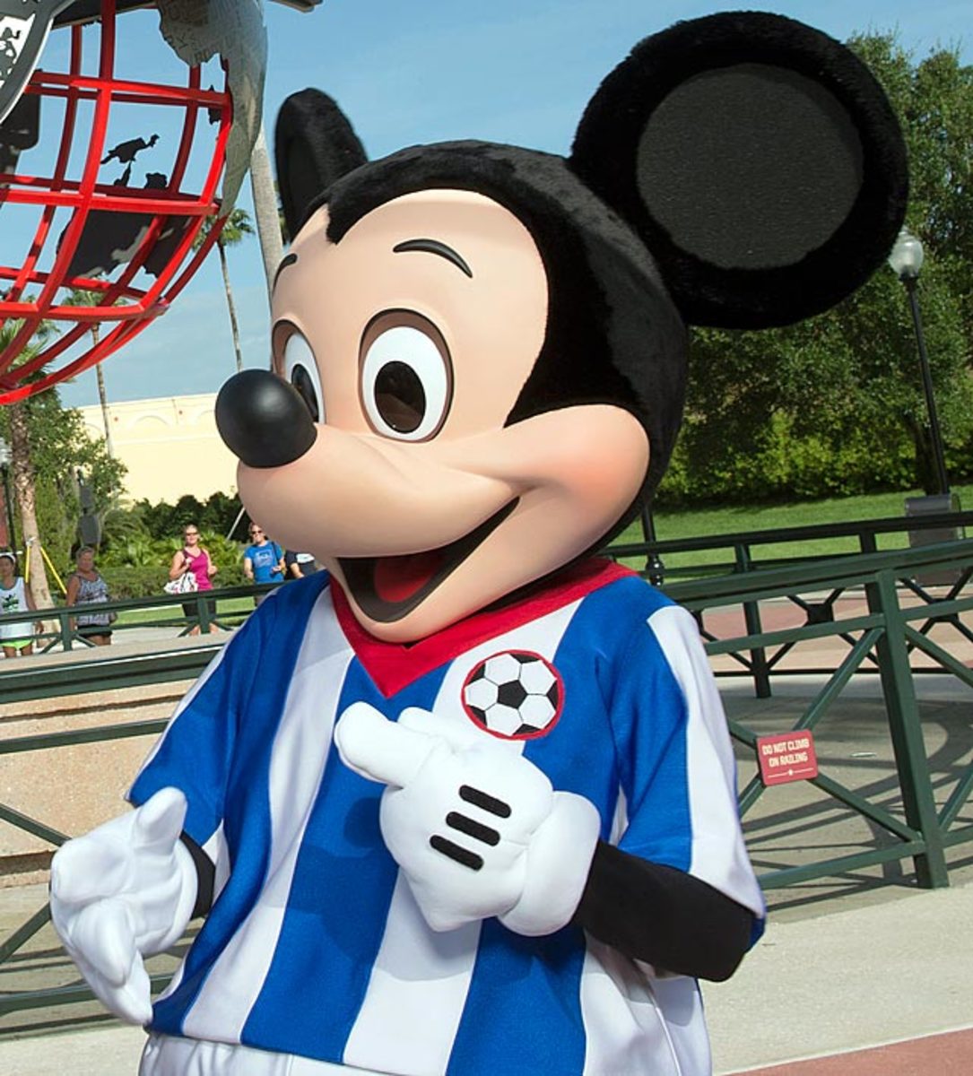 131011163317-080513-disney-world-mickey-mouse-single-image-cut.jpg
