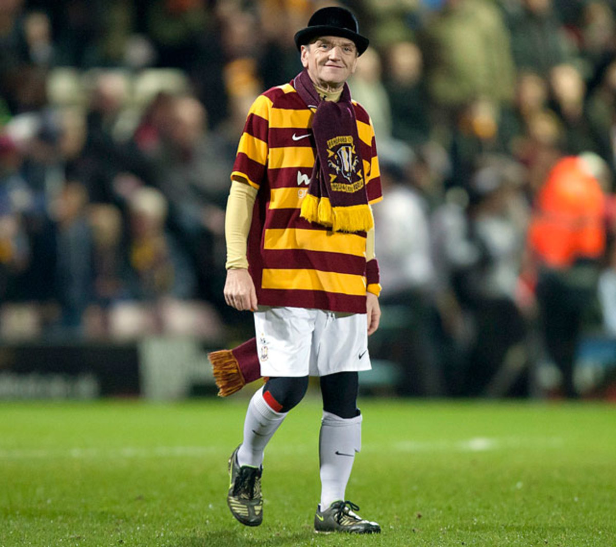 131011163323-081913-bradford-city-mascot-city-gent-lenny-barry-single-image-cut.jpg