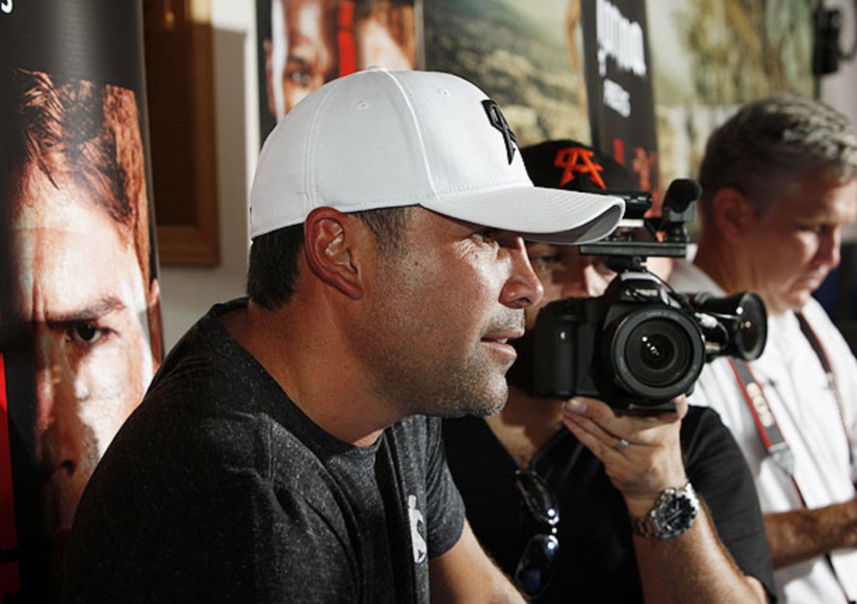 De La Hoya and his promotion company helped set up the Alvarez-Mayweather fight. (Alexis Cuarezma/Getty Images)