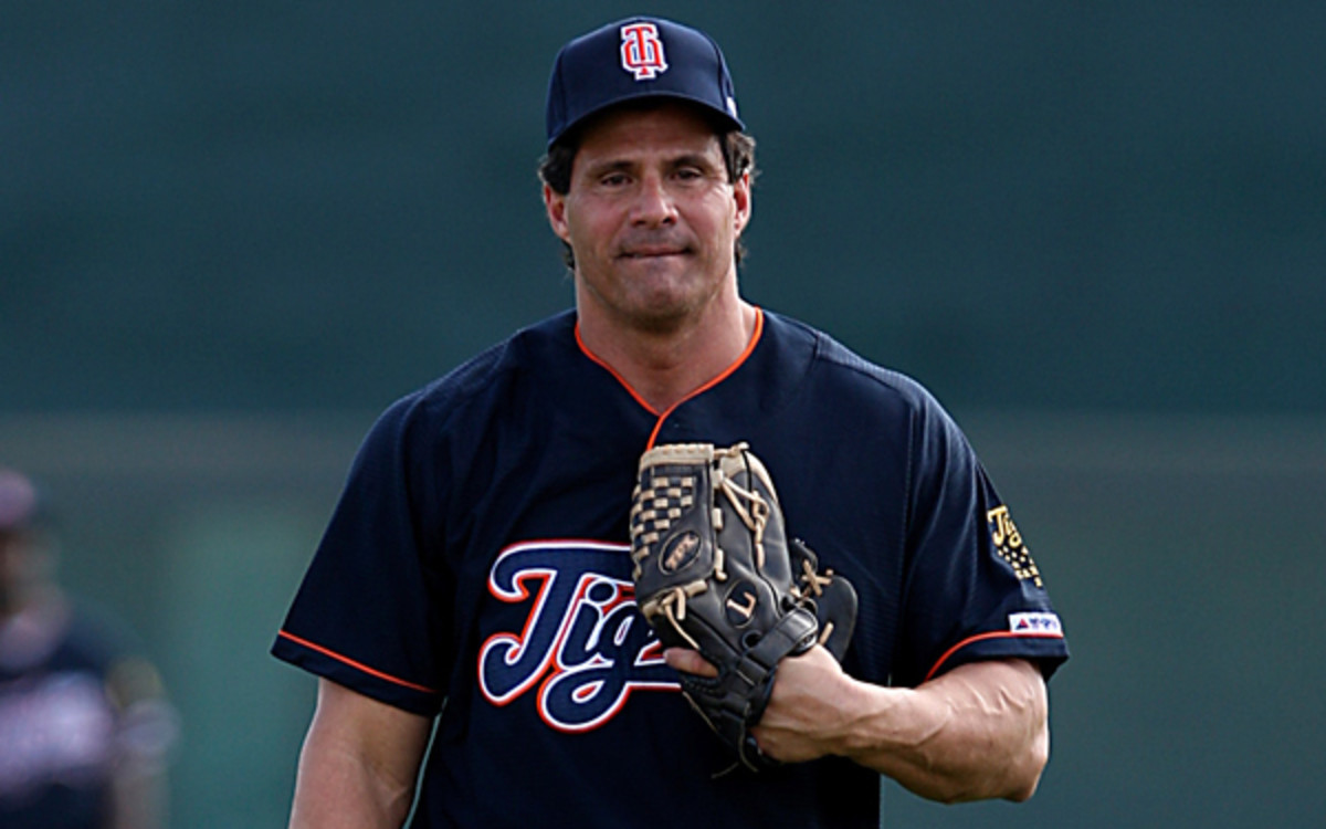 Jose Canseco has signed to play for the independent Fort Worth Cats against twin brother, Ozzie, this weekend. (Getty Images)