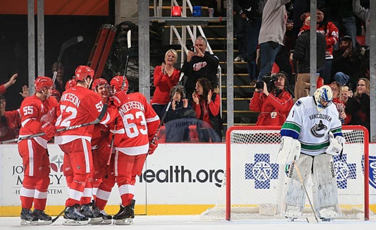 Roberto Luongo got shelled by the Red Wings.
