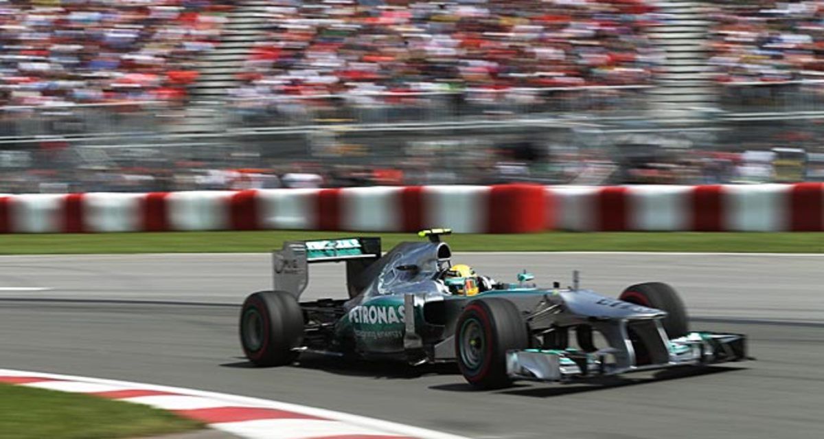 Lewis Hamilton's pursuit of the F1 championship continues despite his team's reprimand.