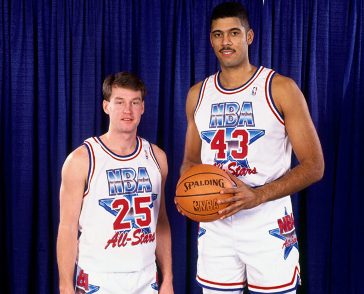 Mark Price and Brad Daughertypose for a portrait prior to the 1992 NBA All Star Game. (Getty Images)