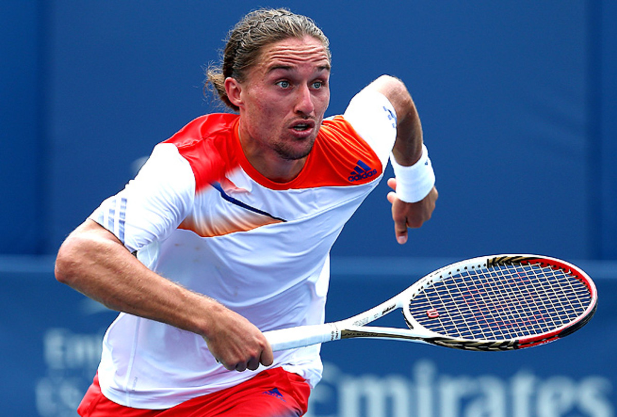 Alexandr Dolgopolov cut the knuckle on his left thumb, forcing him to take an injury timeout.