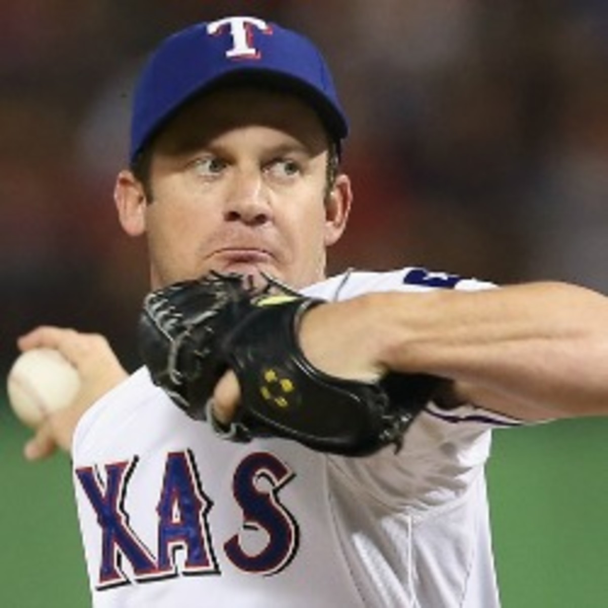 Pitcher Roy Oswalt, who is 11th among active players with 163 career wins, is reportedly considering retirement. (Ronald Martinez/Getty Images)