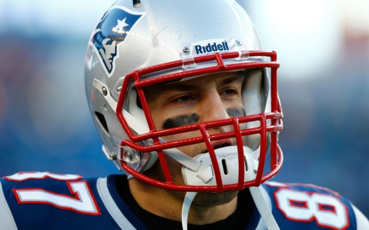 Despite conflicting reports of when he will return, Rob Gronkowski and his team are not "at odds," contrary previous reports. (Jared Wickerham/Getty Images)