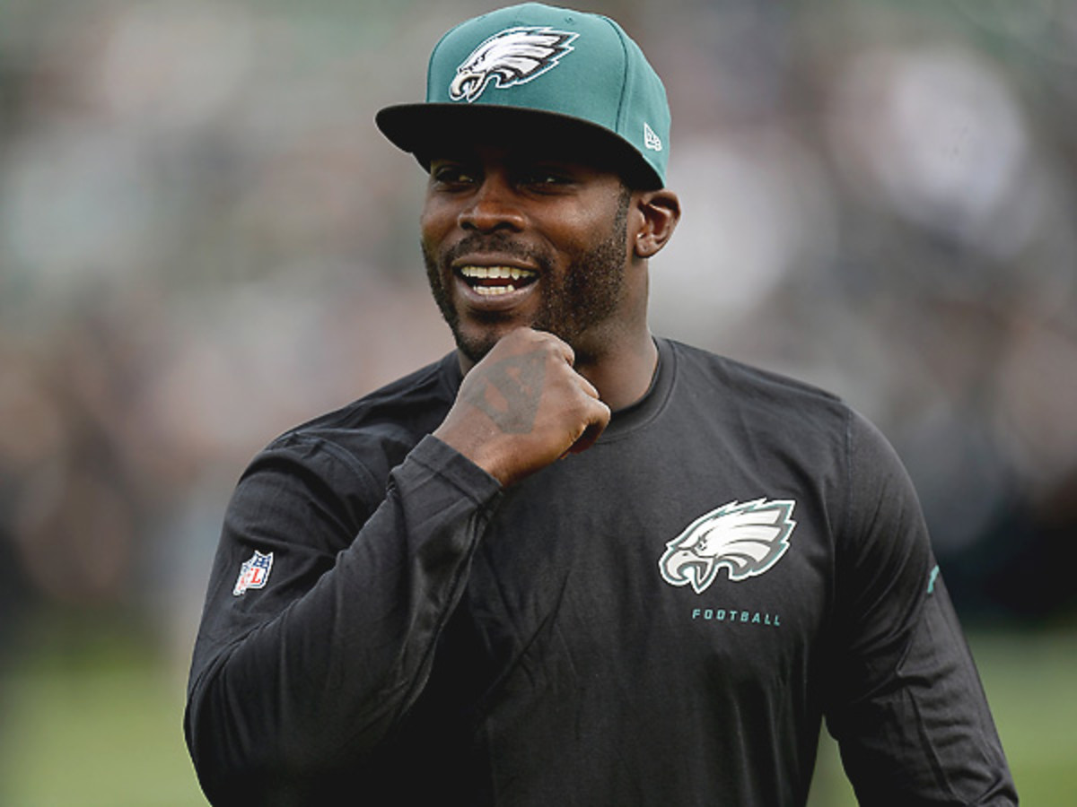 Michael Vick will be in street clothes again as the Eagles take on the Packers.