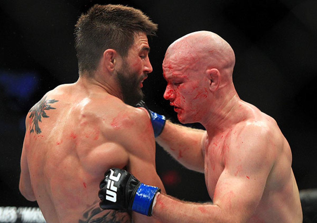Carlos Condit (left) bloodied Martin Kampmann before taking him out in the fourth round.
