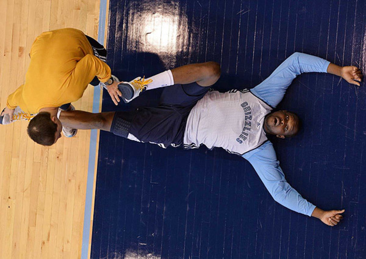 zach-randolph-memphis-grizzlies-nba-playoffs-2013-practice-stretch.jpg