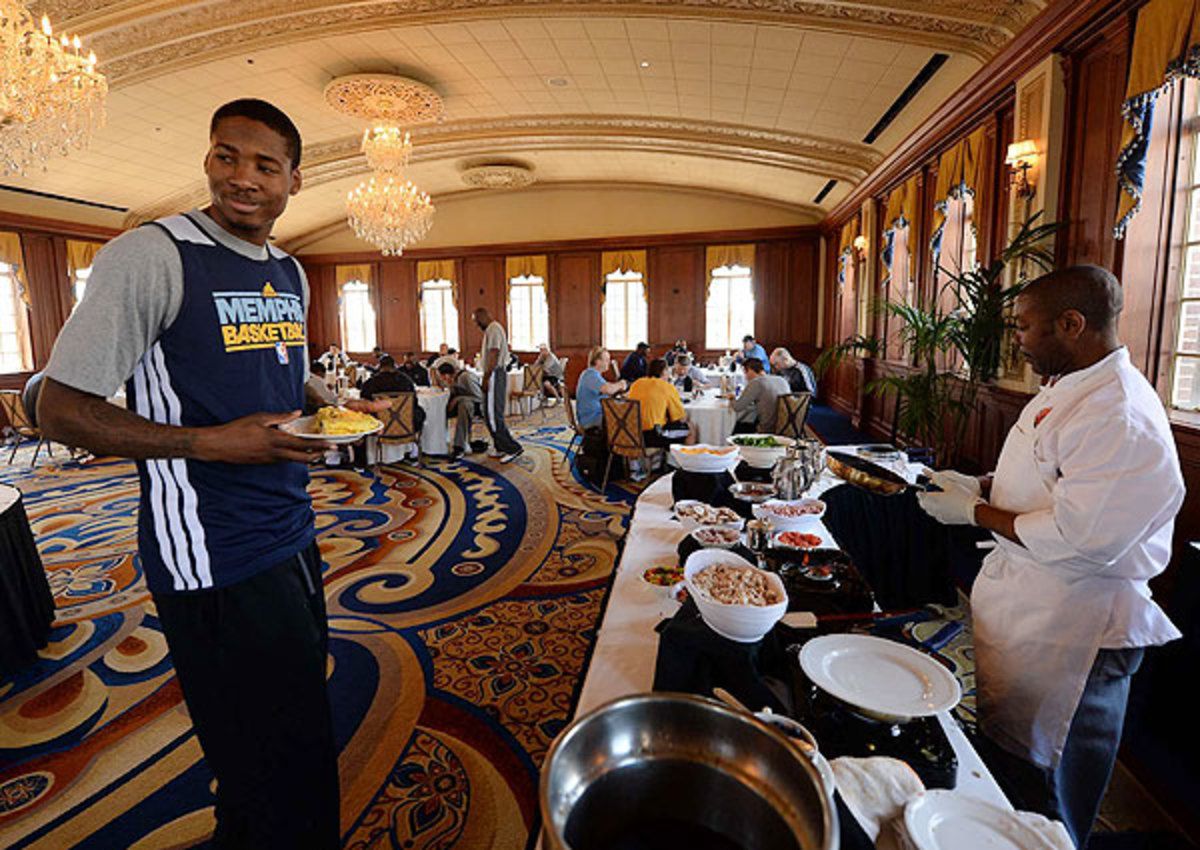 ed-davis-memphis-grizzlies-nba-playoffs-2013-lunch.jpg