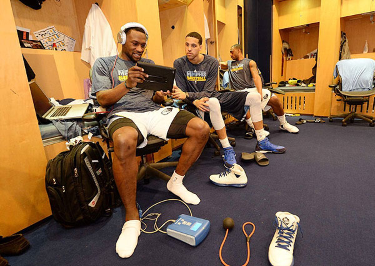 tony-allen-memphis-grizzlies-nba-playoffs-2013-lockerroom.jpg