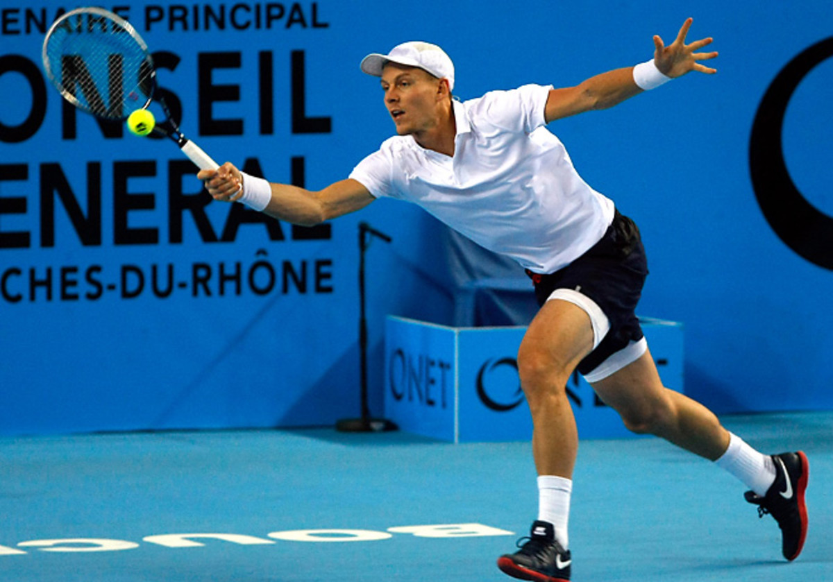 Tomas Berdych coasted to an easy victory  over Russia's Dmitry Tursunov to advance to the open final.