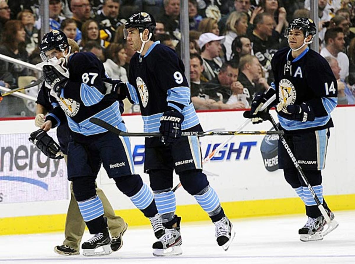 Sidney Crosby with broken jaw