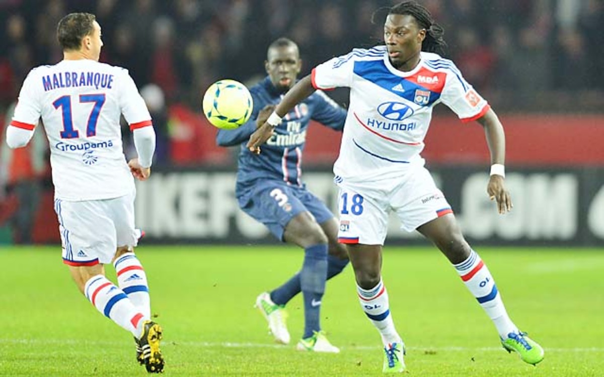 Bafetimbi Gomis (right) ranks second to Zlatan Ibrahimovic in goals in Ligue 1.