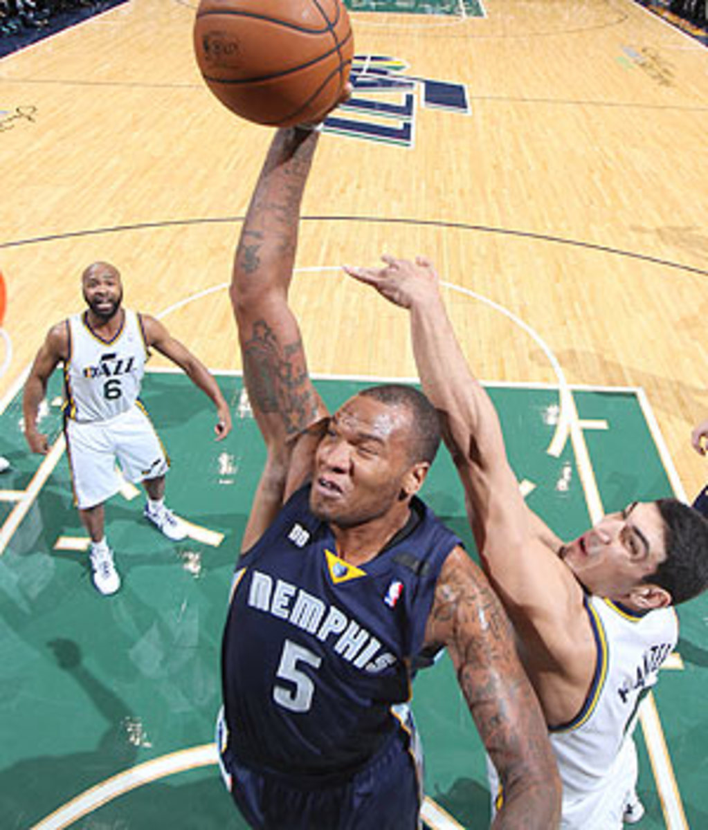Marreese Speights dunks on the Jazz
