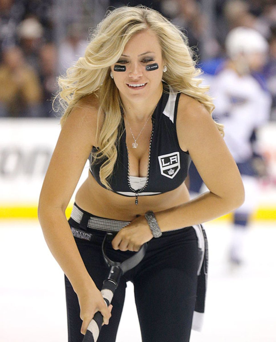 130604160623-los-angeles-kings-ice-crew-girl-269130506-023-blues-at-kings-single-image-cut.jpg