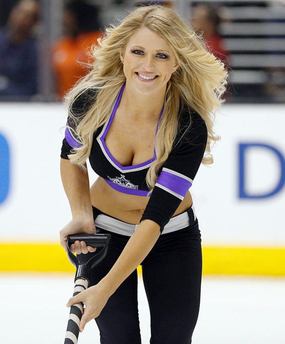 130408141820-los-angeles-kings-ice-crew-girl-icon-22783143-single-image-cut.jpg