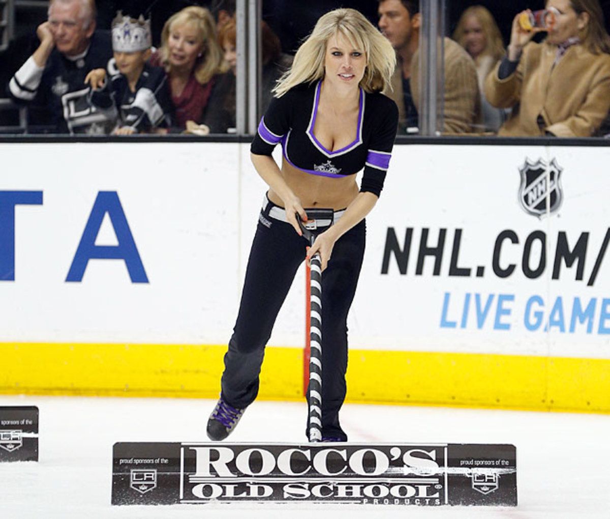 130408141813-los-angeles-kings-ice-crew-girl-icon-22783098-single-image-cut.jpg