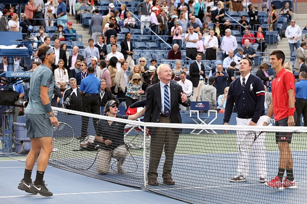 Rod Laver conducts the coin toss before the men's final. (Matthew Stockman/Getty Images)