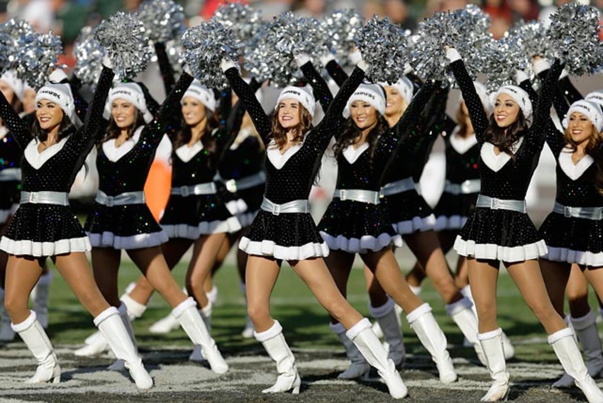 131216165244-oakland-raiders-raiderettes-cheerleaders-ap217756329552-15-single-image-cut.jpg