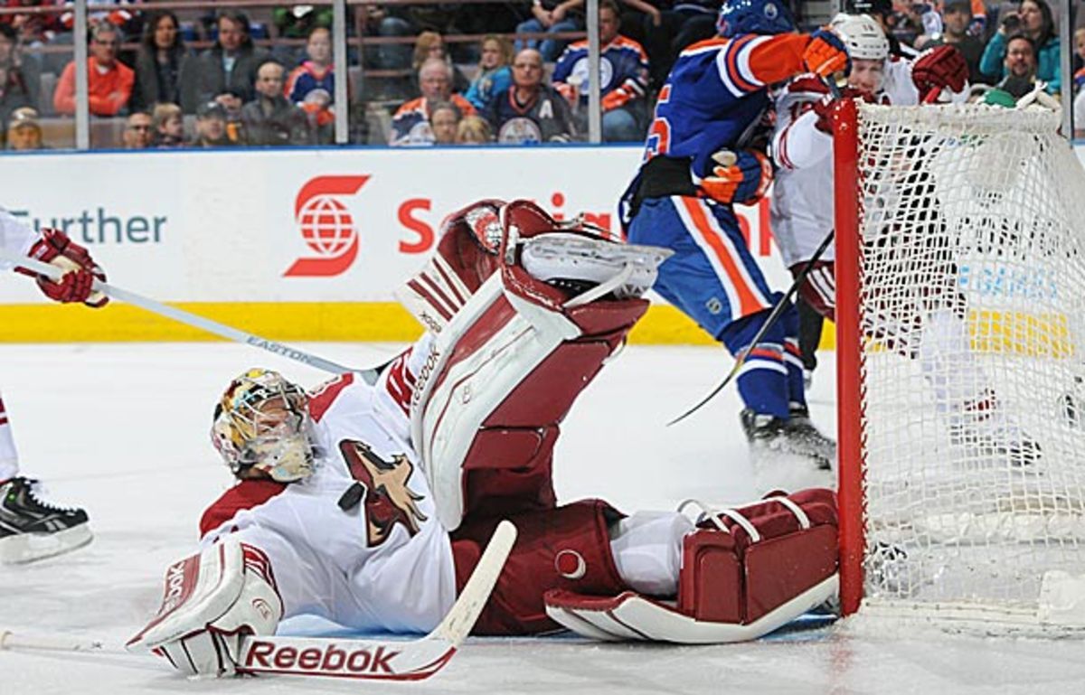 Mike Smith's new contract with the Coyotes is being delayed.
