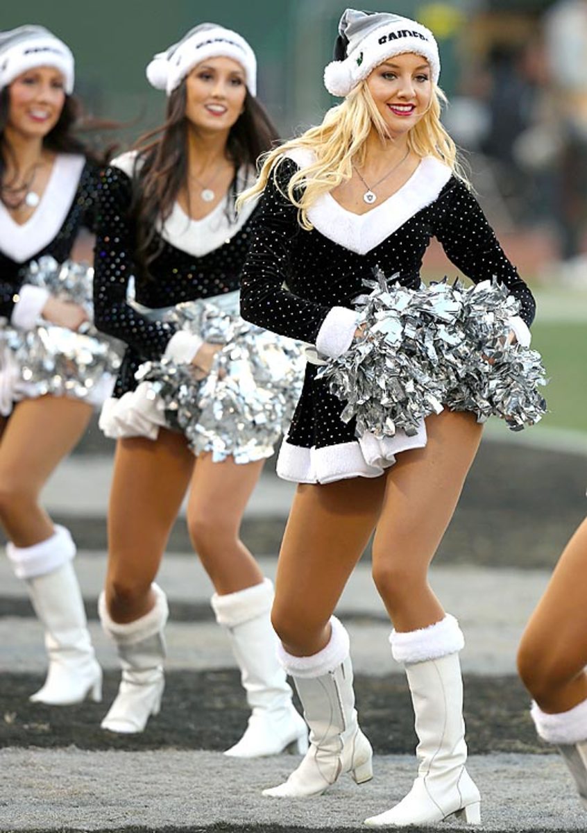 131216165227-oakland-raiders-raiderettes-cheerleaders-25369843-single-image-cut.jpg