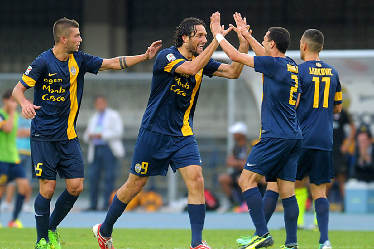 Luca Toni and Hellas Verona won in its return to Serie A after an 11-year absence from the league. 