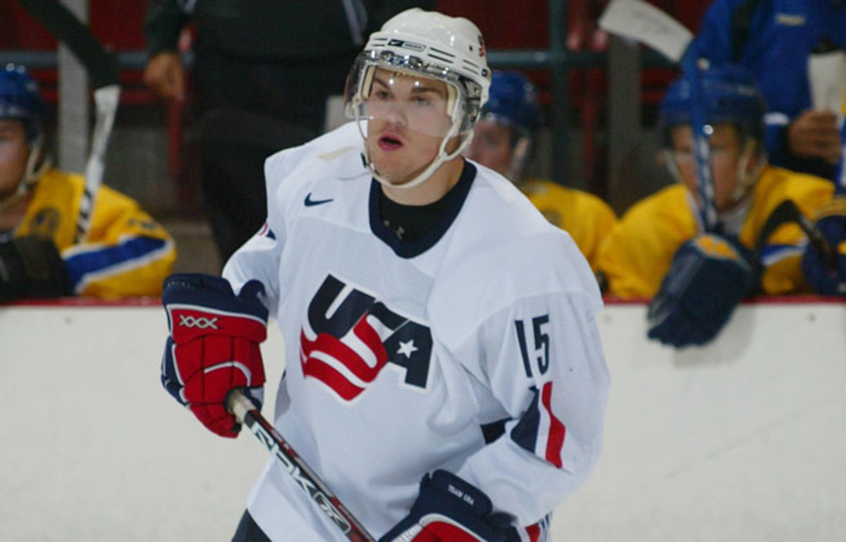 The Blackhawks agreed to a one-year deal with college player of the year Drew LeBlanc on Friday.