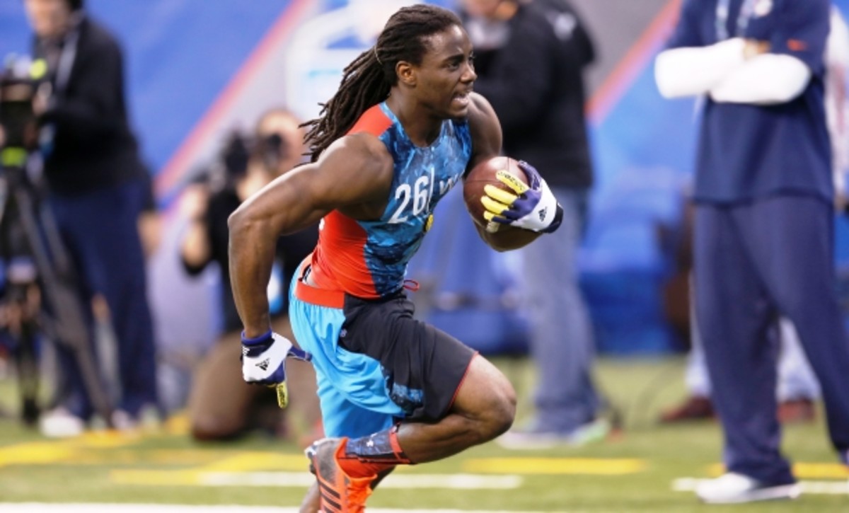 Still nursing an injured hand, Denard Robinson went through all drills but the bench press at the NFL scouting combine. (Ben Liebenberg/AP)