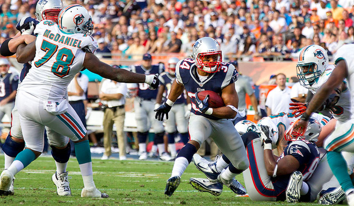 Shane Vereen is a dual threat for the Patriots, rushing 38 times and catching 40 passes for 559 total yards in five games this season. (C.W. Griffin/Getty Images)