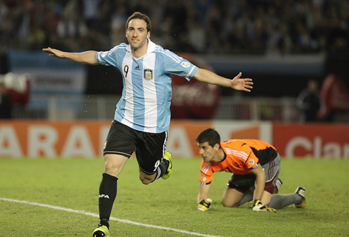 Higuain, Messi lead Argentina to 3-0 win over Venezuela - Sports ...